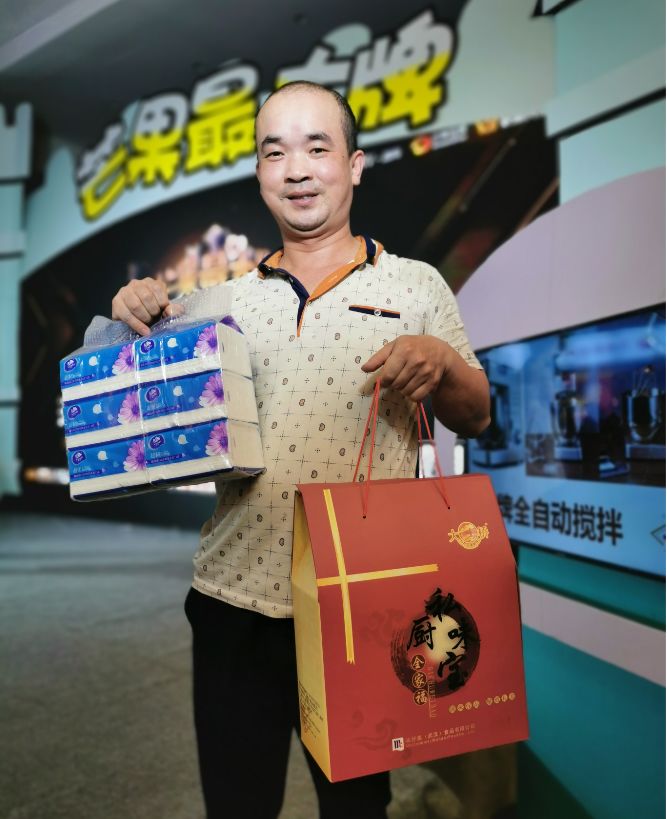 我来告诉你“跑得快怎样能拿到好牌	”附开挂脚本详细步骤-第2张图片