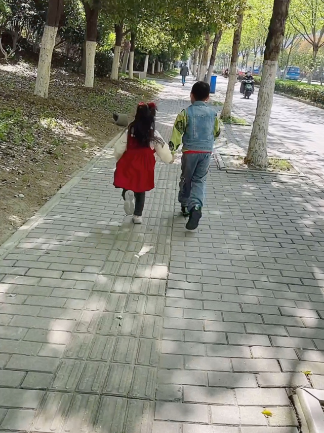 教程分享“牵手跑的快有挂怎么看的出来	”(确实能开挂)-第2张图片